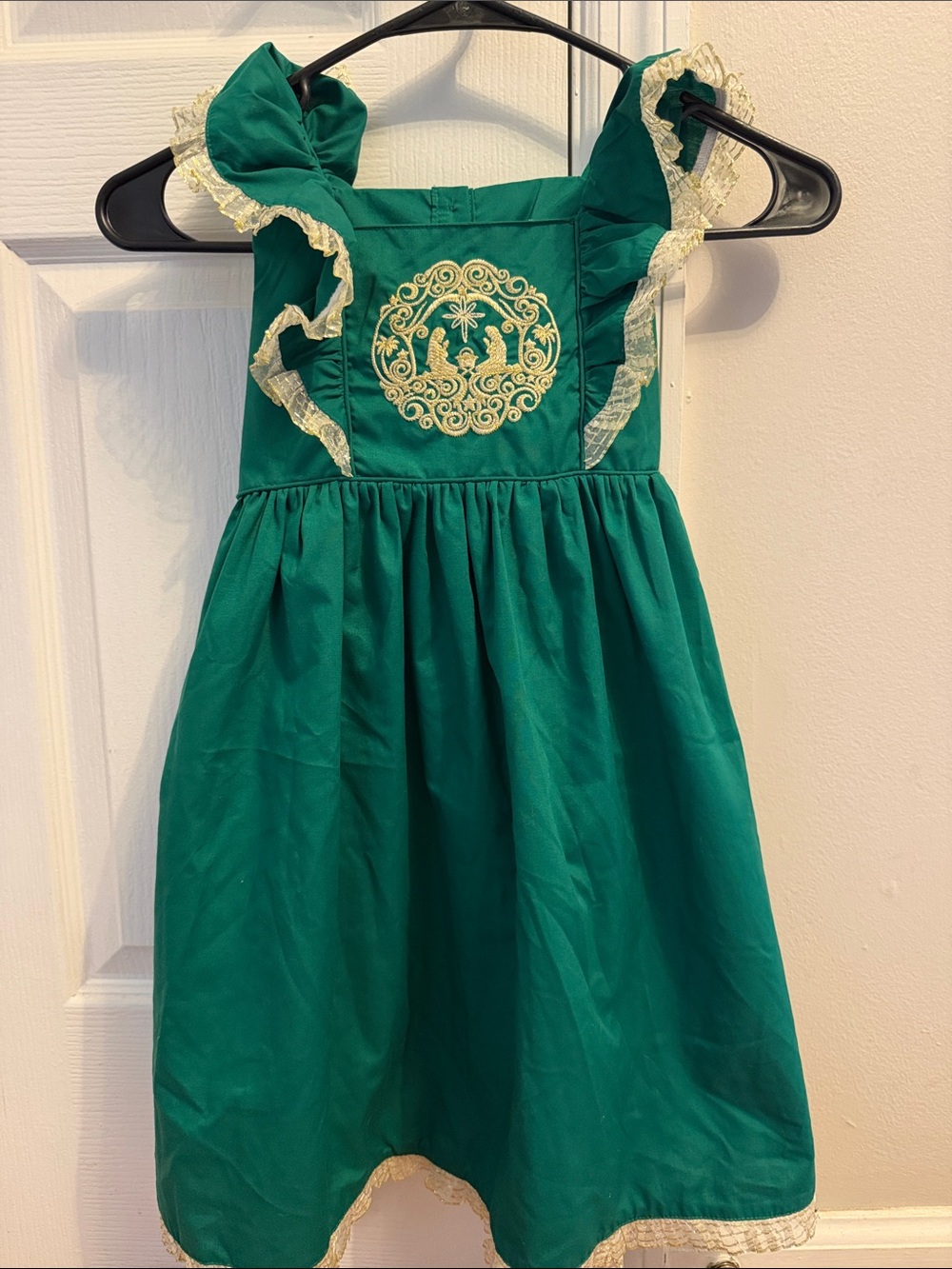 Smocked A Lot Girls Green Ruffle-Trim Dress with gold Embroidered nativity sz 6